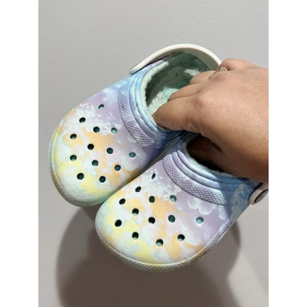 Crocs Kid's Classic Tie Dye Clouds Lined Clog Kid's Slippers Size 12‎ R